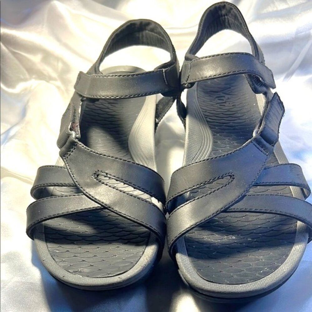 Yuu Devan Black Women's Sandals - Size 8 1/2
